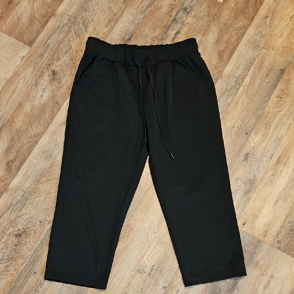 👖32 Degrees Capri Length Joggers
